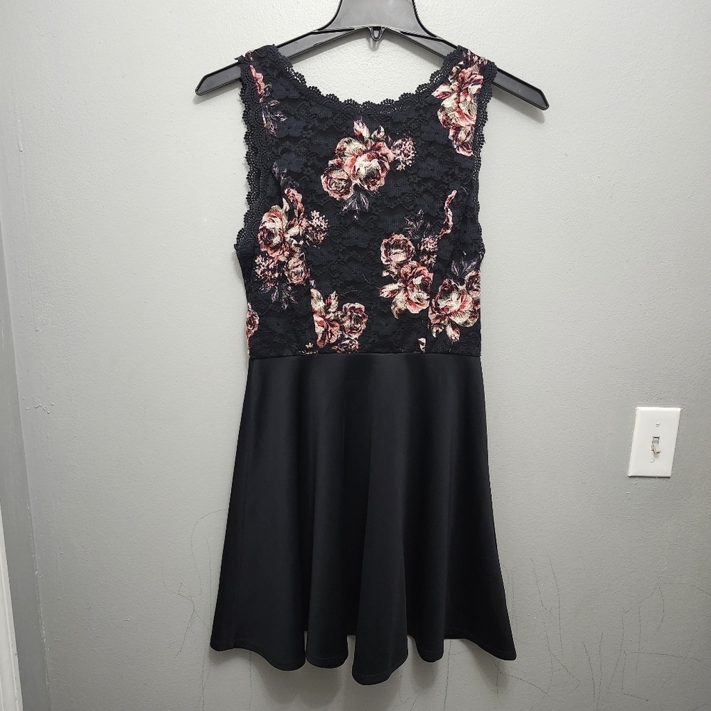 Francescas women's mini dress size M black and red lace party cocktail e…